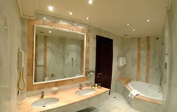 Hotel Internazionale Bologne 4*,